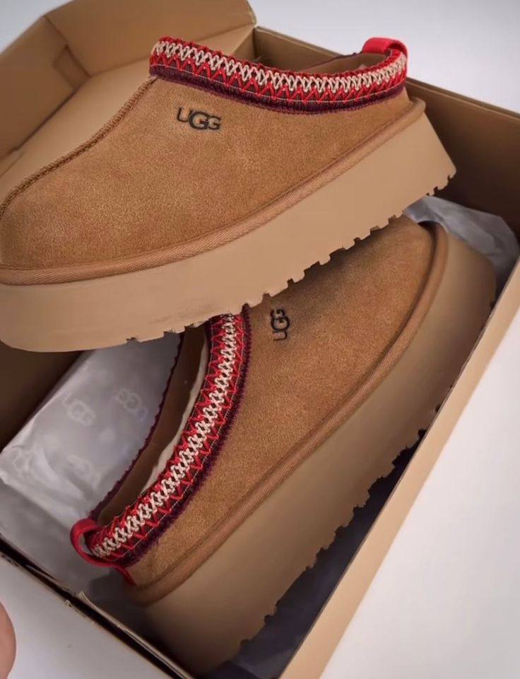 UGG TAZZ 🎀